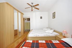 Apartments by the sea Dugi Rat, Omis - 7575