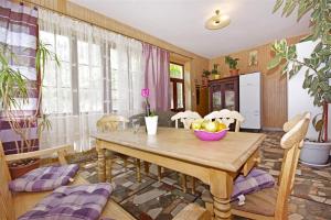 Apartments by the sea Dugi Rat, Omis - 7575