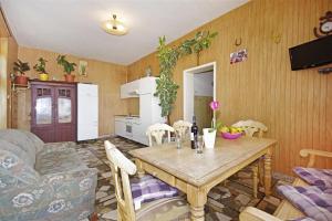 Apartments by the sea Dugi Rat, Omis - 7575