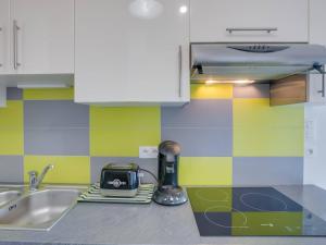 Appartements Appartement moderne au centre-ville avec parking a Saint-Jean-de-Luz - FR-1-4-646 : photos des chambres