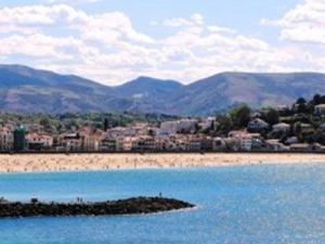 Appartements Appartement moderne au centre-ville avec parking a Saint-Jean-de-Luz - FR-1-4-646 : photos des chambres