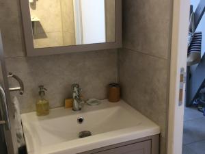 Maisonnette calme proche plage avec parking - FR-1-476-189