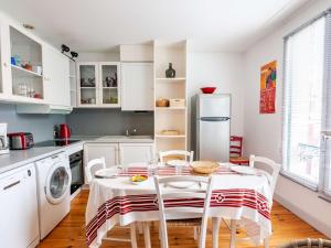 Appartements Charmant appartement au centre-ville de Saint-Jean-de-Luz, plage et commerces a proximite - FR-1-4-651 : photos des chambres