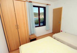 Apartments by the sea Vinisce, Trogir - 5982