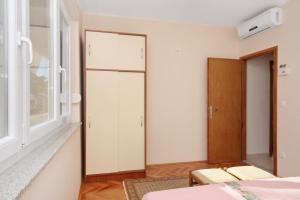 Apartments by the sea Duce, Omis - 5987