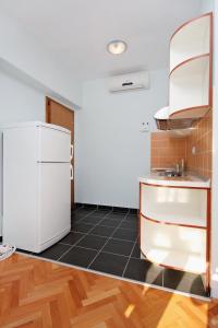 Apartments by the sea Duce, Omis - 5987