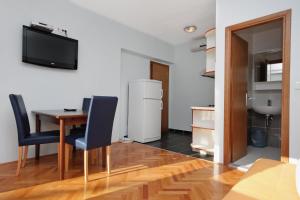 Apartments by the sea Duce, Omis - 5987