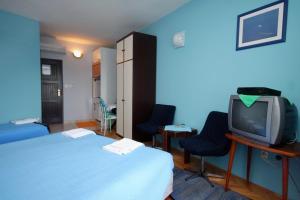 Apartments by the sea Lokva Rogoznica, Omis - 6004