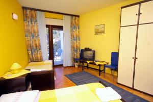 Apartments by the sea Lokva Rogoznica, Omis - 6004