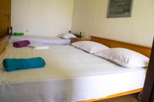 Apartments by the sea Lokva Rogoznica, Omis - 6005