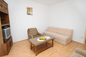 Apartments by the sea Trogir - 6023