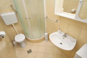 Apartments by the sea Trogir - 6023