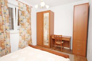 Apartments with parking space Supetar, Brac - 6037