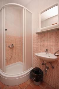 Apartments with parking space Podaca, Makarska - 6050