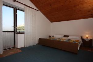 Apartments with parking space Grebastica, Sibenik - 6103