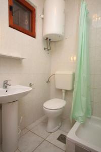 Seaside apartments with a swimming pool Nin, Zadar - 6153