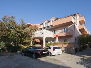 Apartments with parking space Brodarica, Sibenik - 6150