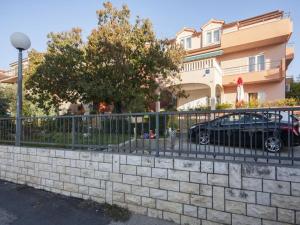Apartments with parking space Brodarica, Sibenik - 6150 
