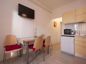 Apartments with parking space Brodarica, Sibenik - 6150