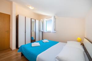 Seaside apartments with a swimming pool Posedarje, Novigrad - 6162