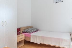 Apartments by the sea Posedarje, Novigrad - 6190