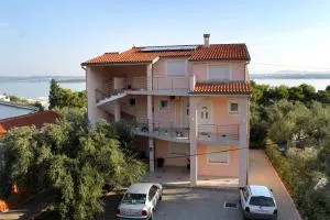 Apartments by the sea Tkon, Pasman - 6215 - Tkon