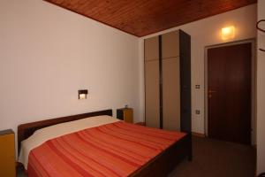 Apartments with parking space Manjadvorci, Marcana - 7445