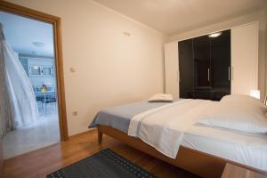 Apartments by the sea Razanj, Rogoznica - 7484