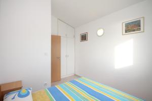 Apartments with parking space Duce, Omis - 7532