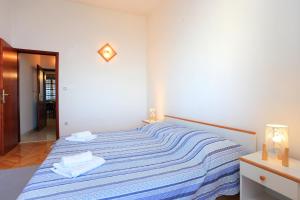 Apartments by the sea Mimice, Omis - 7522