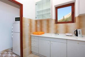 Apartments by the sea Mimice, Omis - 7522