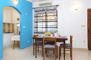 Apartments by the sea Mimice, Omis - 7522