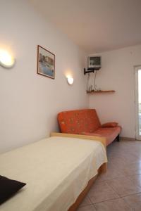 Apartments with parking space Duce, Omis - 7532