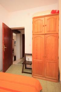 Apartments with parking space Rogoznica - 7541