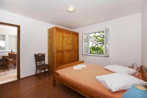 Apartments by the sea Dugi Rat, Omis - 7575