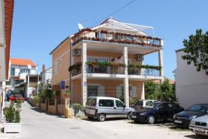 Apartments with a parking space Vodice - 6148