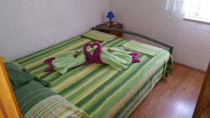 Family friendly apartments with a swimming pool Pula - 7610