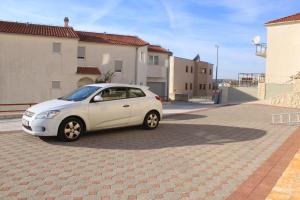 Apartments with a parking space Rogoznica  7515