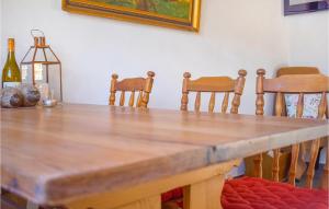 Cozy Home In Nowe Warpno With Lake View