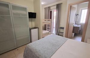 Double Room with Extra Bed room in Guest House Roma Express