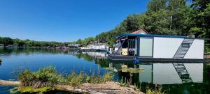 Hausboat "Život na vode"