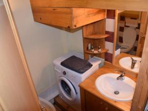 Studio avec Parking, Balcon Sud-Ouest et Équipements Complets - FR-1-266-193