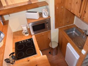 Studio avec Parking, Balcon Sud-Ouest et Équipements Complets - FR-1-266-193