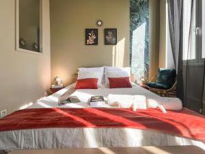 Appartements VilleneuveCityStay - Tropical & Studio Chic : photos des chambres