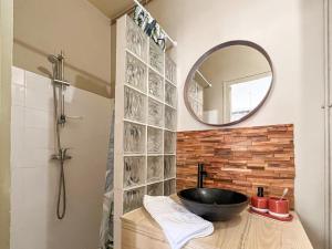 Appartements VilleneuveCityStay - Tropical & Studio Chic : photos des chambres