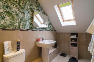 Double Room with Private Bathroom room in Maes Bach