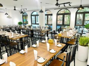 Little Vietnam Hotel - Cát Bà