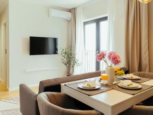 Superb City View - Bright & Stylish - 2BR