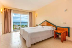 One-Bedroom Apartment with Balcony and Sea View room in Valentin Park Club Hotel
