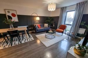 Couples Retreat Workers Paradise + Free Parking